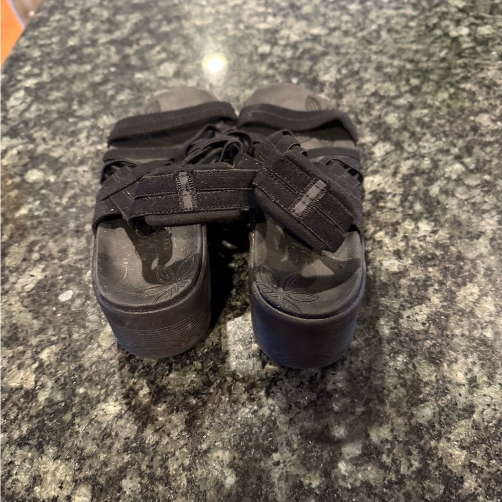 Women’s sandals